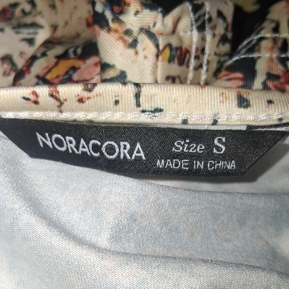 Noracora Floral Print Top in Cream and Black Size S Multicolor Lightweight Boho - Picture 2 of 5